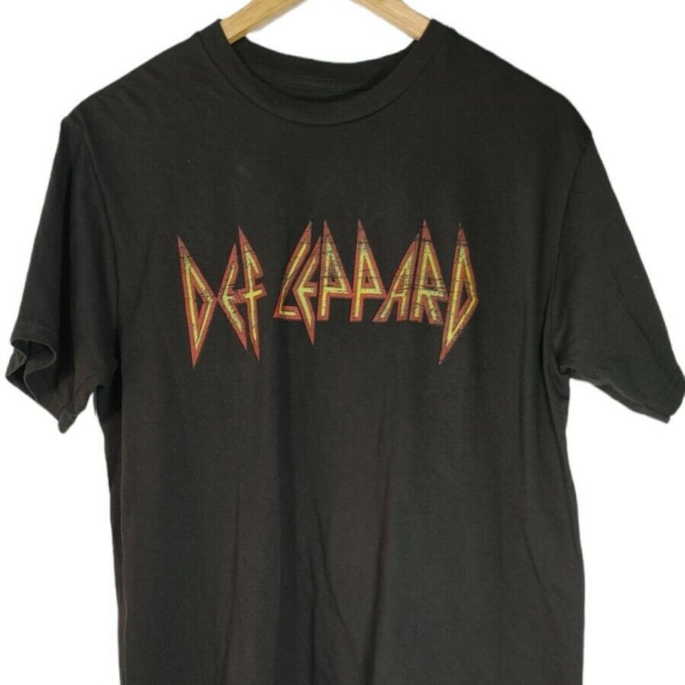 Def Leppard Licensed Distressed Classic Rock Roll Unisex Retro T-Shirt M